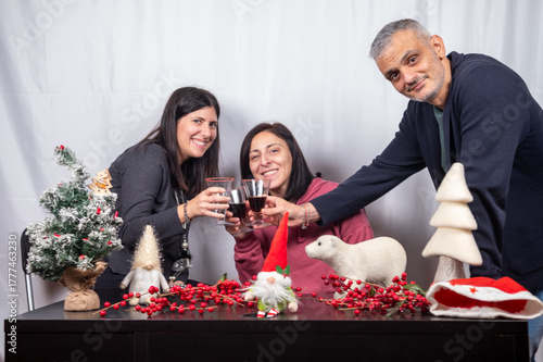 Fotografía Two women and a man toast Christmas