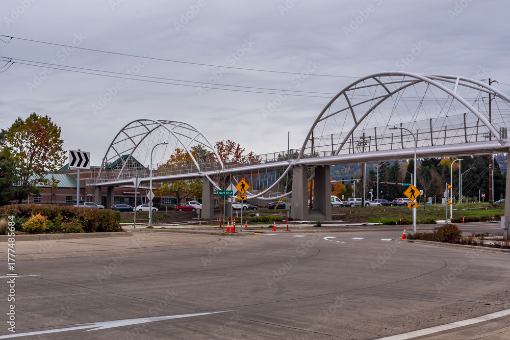 Fototapeta premium Sheridan highway overcrossing bridge for cyclists and pedestrians. Oregon, USA
