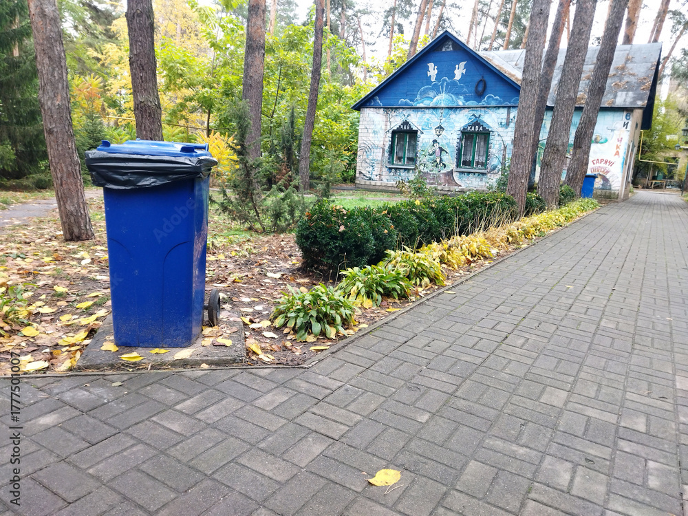 Obraz premium Colorful house and trash bin in a serene park setting