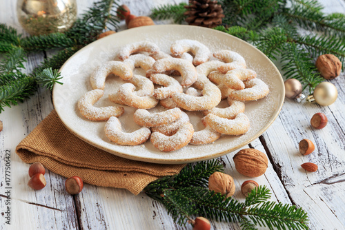 klassische Vanillekipferl  in der Weihnachtszeit