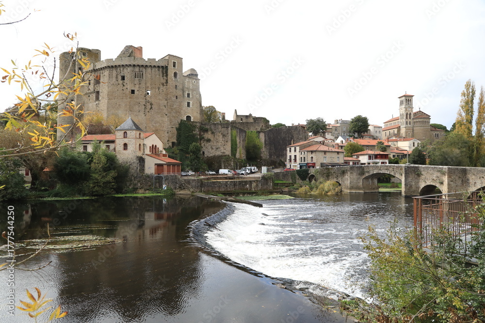 Fototapeta premium clisson, loire, france