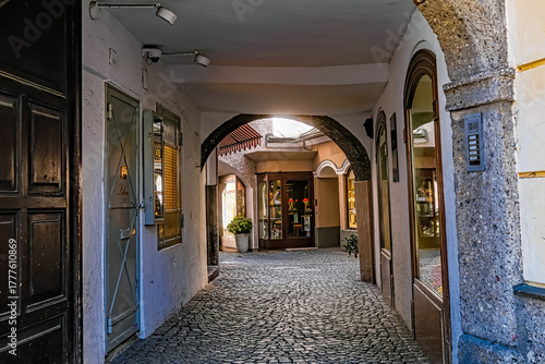 In den Gassen von Salzburg: shoppen in der Goldgasse