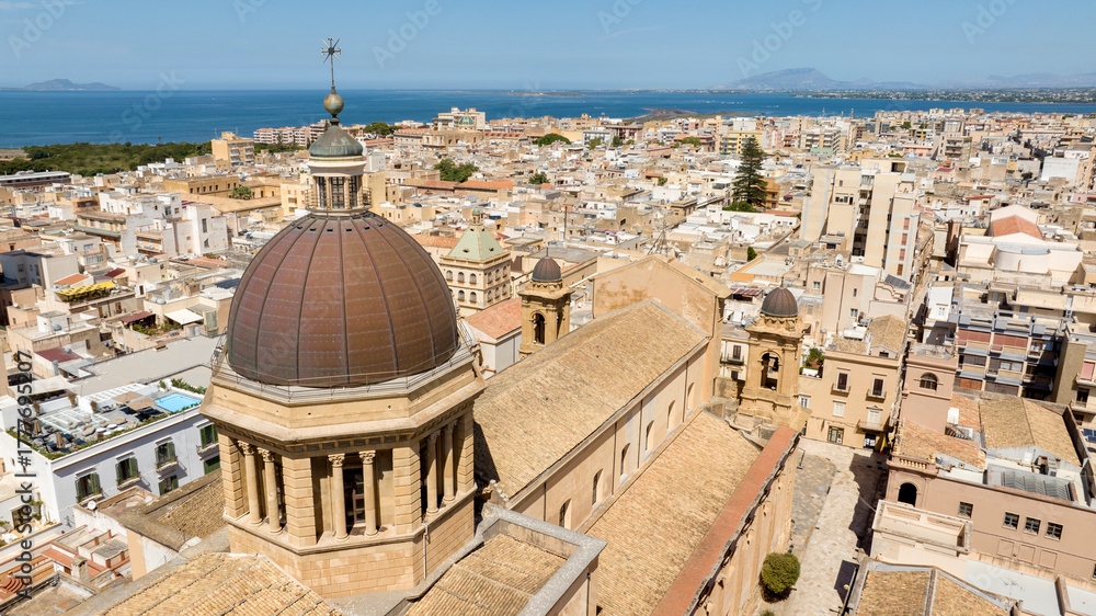 Obraz premium Aerial closeup of Marsala Cathedral, located in the province of Trapani, Sicily, Italy. It has a Baroque-style dome. It is dedicated to the Anglo-Norman Saint Thomas Becket.