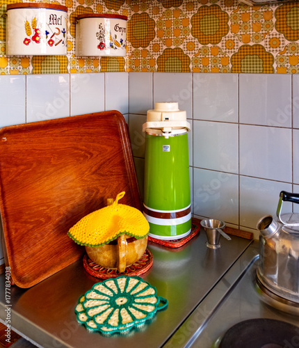 Retro kitchen arrangement