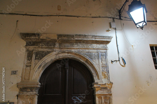 Fototapeta Naklejka Na Ścianę i Meble -  old habitation building in rethymno in crete in greece 