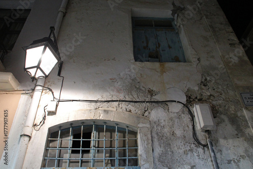 Fototapeta Naklejka Na Ścianę i Meble -  old habitation building in rethymno in crete in greece 