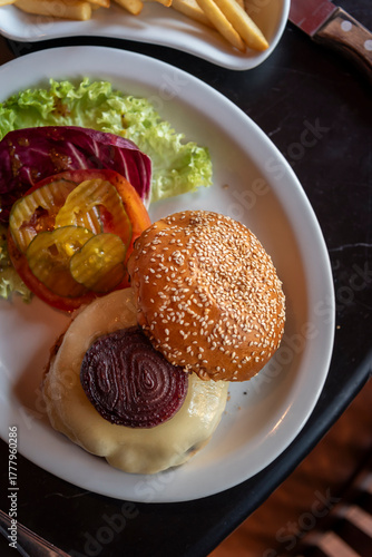 Hamburquesa con queso y cebolla