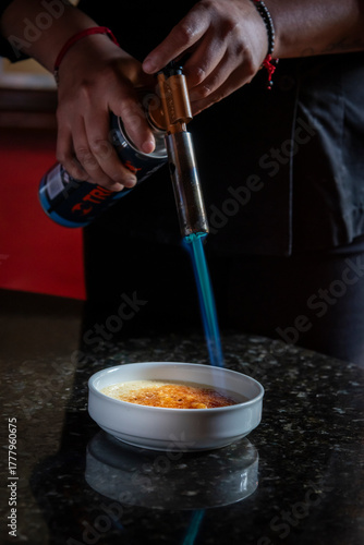 preparación de un creme brulee