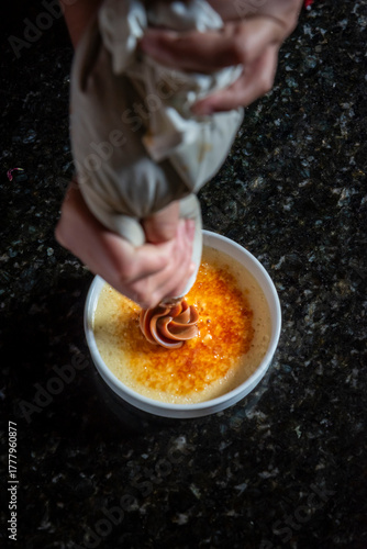 preparación de un creme brulee