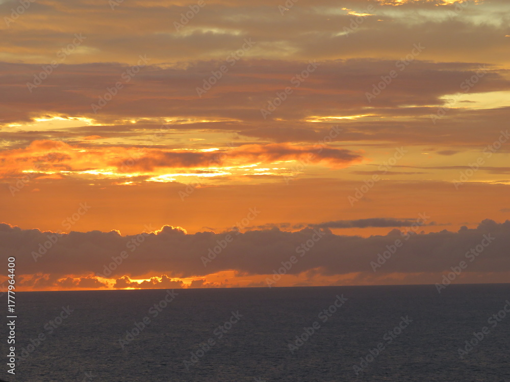 Fototapeta premium sunset over the sea