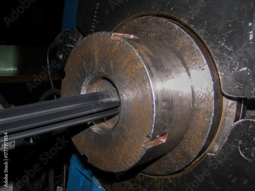 The rubber profile extruded at the rubber factory.