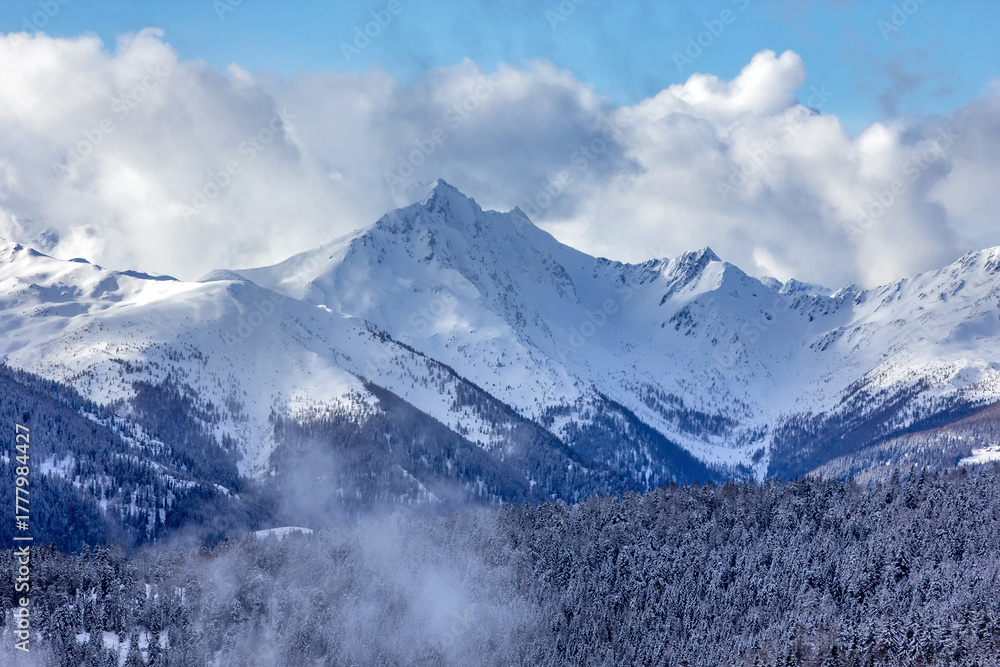 Fototapeta premium magnificent, wide view of a high mountain range, the Austrian Alps