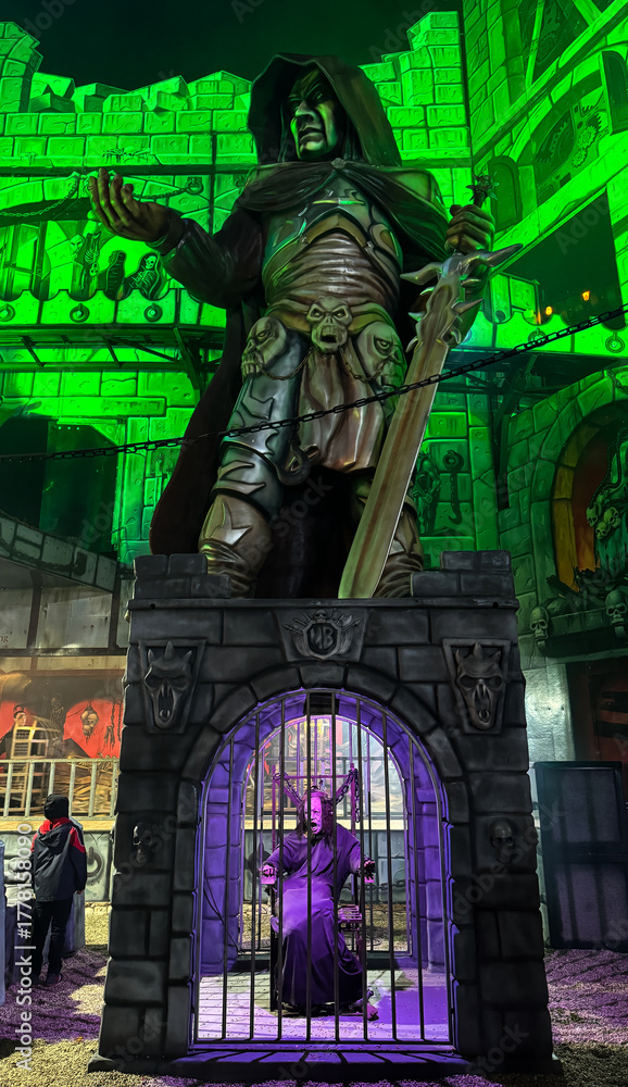 Obraz premium Halloween-Themed Amusement Park Decorations at Prater in Vienna