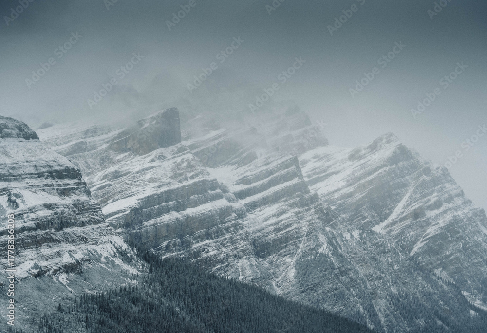 Obraz premium Banff Lake Louise Snowy Mountains