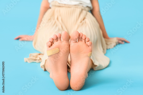 Legs of young woman with ca...