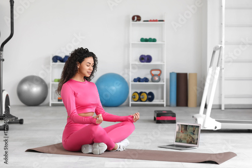 Young woman meditating in l...