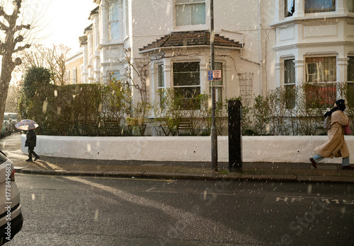 Wallpaper Mural Anonymous people walking in the rain Torontodigital.ca