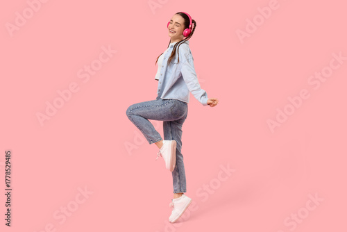 Happy young woman with brai...