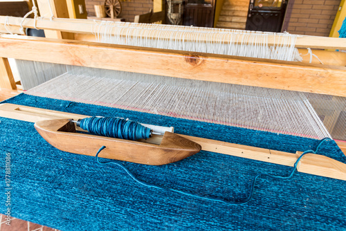 antique loom, Oaxaca culture, Oaxaca weaving art, blue color, cotton threads