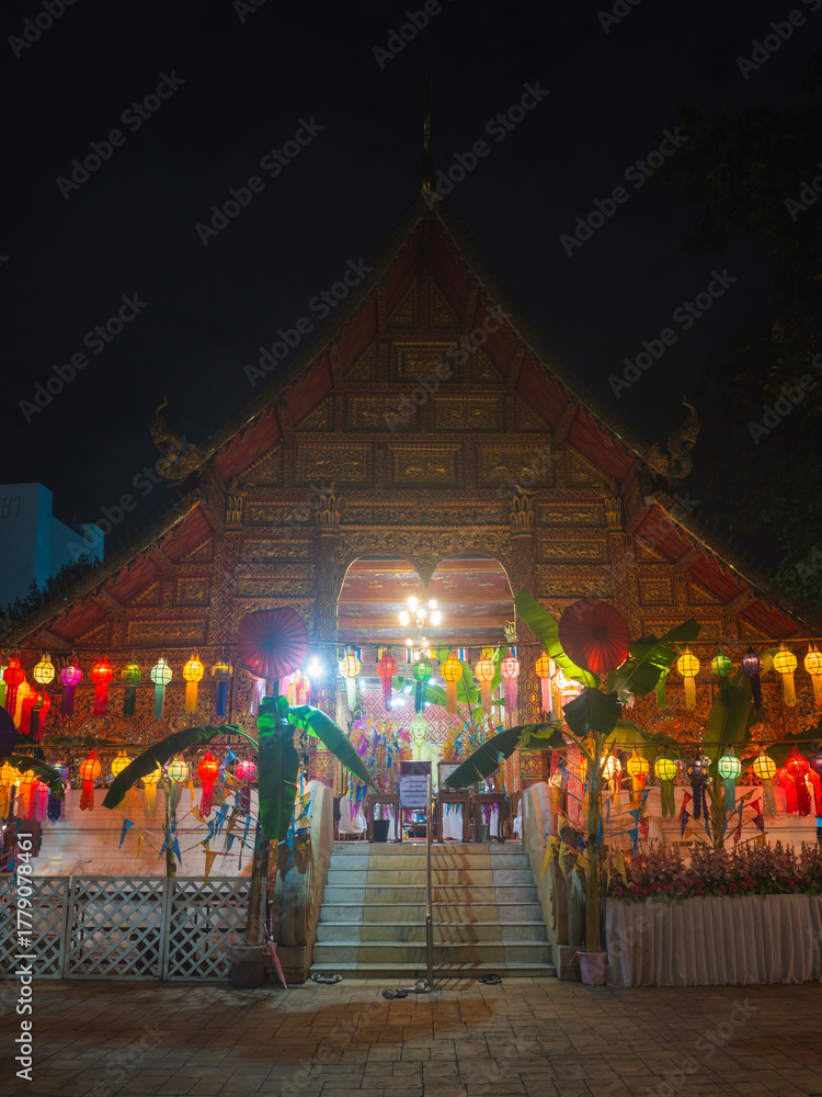 Naklejka premium buddhist temple in the night