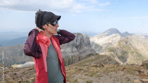 Mujer en la montaña