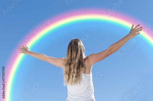 女性と虹