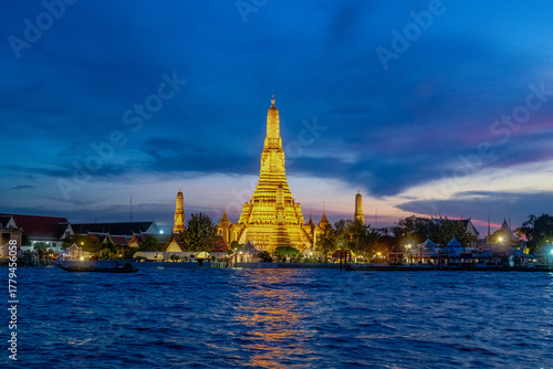Photography Wat Arun the Temple of dawn bangkok