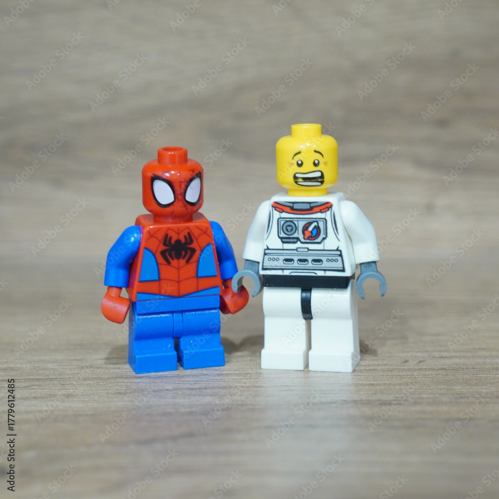 Naklejka premium Lego Spider-Man and Astronaut Minifigures Standing Together