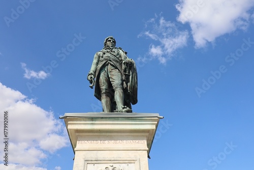 Fototapete La statue Regnaud, statue représentant le comte Regnaud, homme politique, statue
