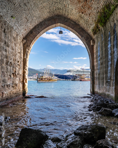 Fototapeta Naklejka Na Ścianę i Meble -  Alanya Castle and Ottoman Shipyard view in Alanya