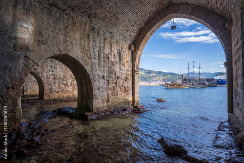 Fototapeta Naklejka Na Ścianę i Meble -  Alanya Castle and Ottoman Shipyard view in Alanya