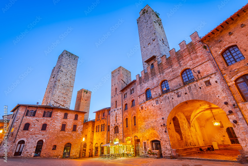 Obraz premium San Gimignano, Italy. Piazza del Duomo and medieval towers, landscape of Tuscany