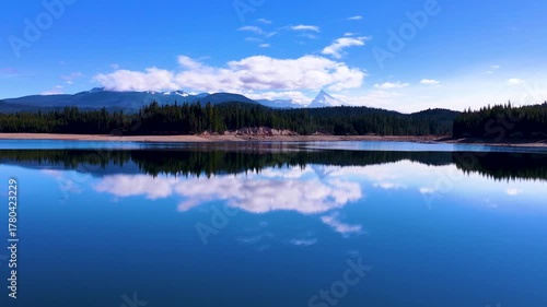 Wallpaper Mural Umpqua National Forest Drone Over Lemolo Lake Still Surface Torontodigital.ca