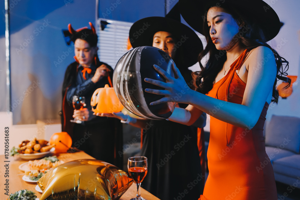 Obraz premium Joyful office Halloween party with coworkers in costumes, celebrating with drinks and laughter, fostering teamwork and festive spirit