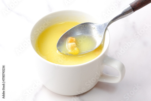 Fototapeta Naklejka Na Ścianę i Meble -  熱々のコーンクリームスープ
