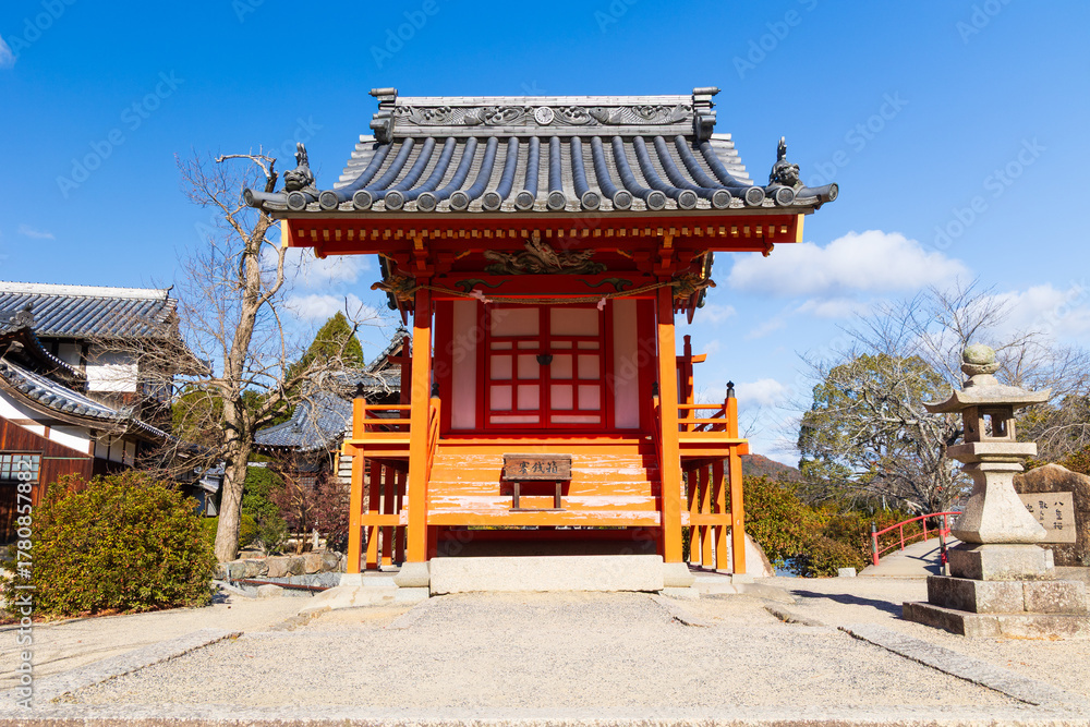 Obraz premium 日本の風景・秋 岡山県岡山市 吉備津神社 宇賀神社(摂末社)
