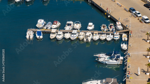 Fotografie Aerial view of boats anchored at a pier on the city's waterfront.