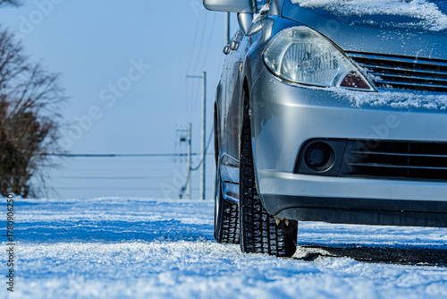 冬道のドライブ スタッドレスタイヤのイメージ 北海道札幌市