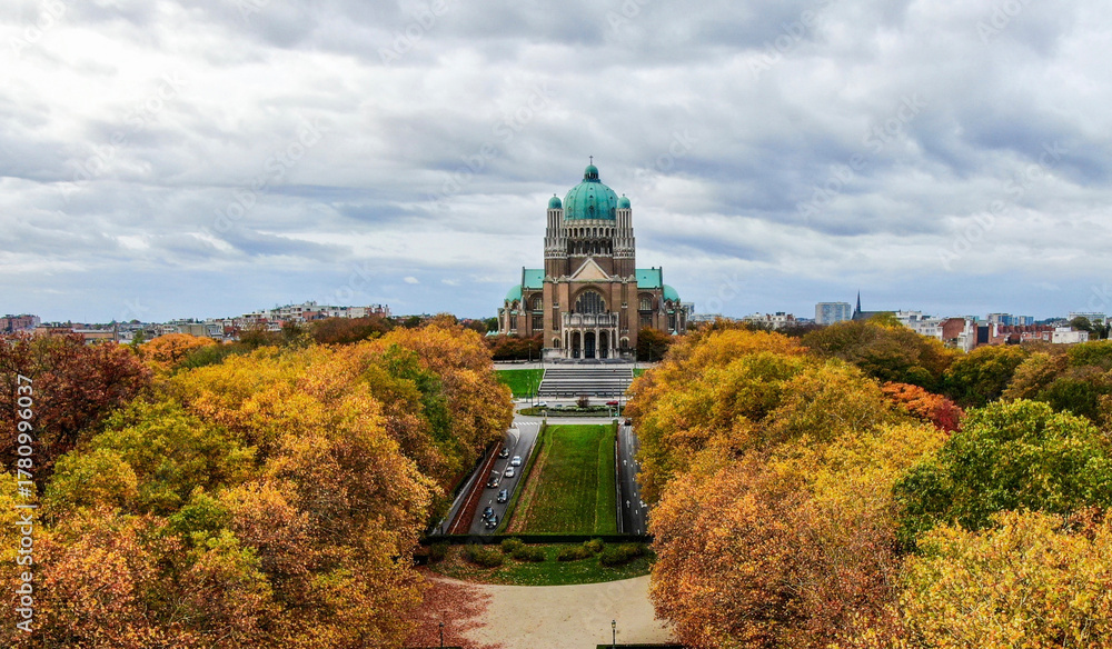 Fototapeta premium Koekelberg basilica brussels with fall foliage and cityscape