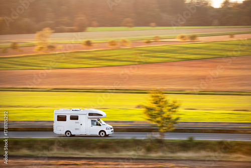 Wohnmobil auf der Autobahn