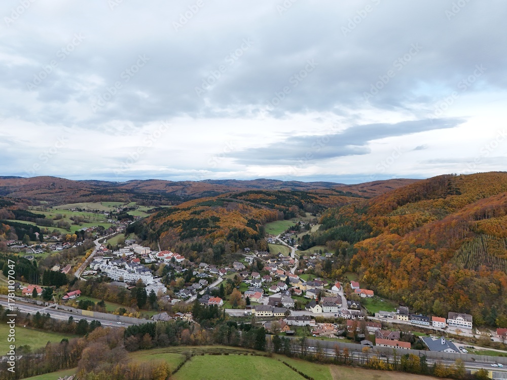 Obraz premium Klausen-Leopoldsdorf im Wienerwald, Niederösterreich
