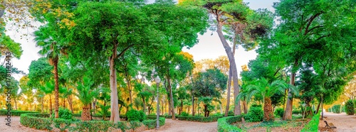 Schilderij op canvas El parque Ribalta, preciso parque en el interior de  castellón de la plana