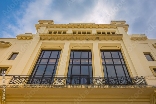 Fototapeta Naklejka Na Ścianę i Meble -  Dans les rues de Biarritz au pays Basque en France