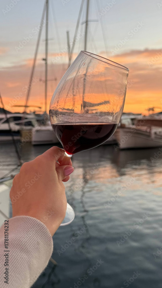 Φωτογραφία Savoring sunset-hued serenity, hand holds wineglass aloft, maritime whispers of