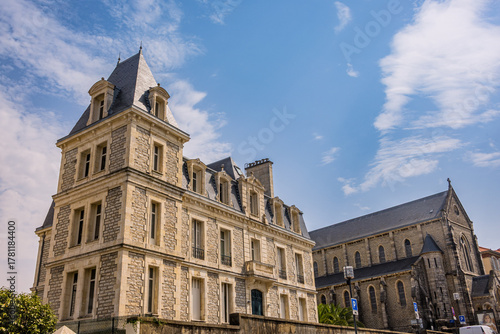 Fototapeta Naklejka Na Ścianę i Meble -  Dans les rues de Biarritz au pays Basque en France