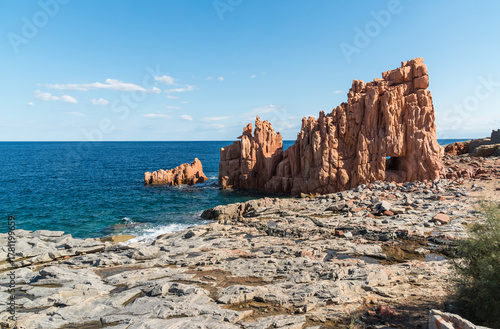 Fotografi The famous red porphyry rocks, known as Rocce Rosse, located at the port of Arbatax, Sardinia, Italy