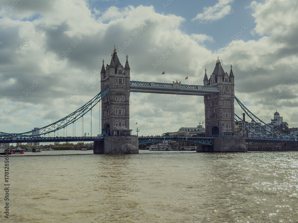 Obraz premium Stunning aerial view of Tower Bridge in London, spanning the River Thames with the city skyline in the background — blending historic architecture and modern urban beauty. London Bridge