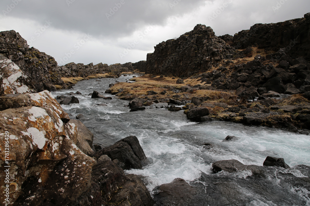 Obraz premium Landschaft auf Island im Pingvellir National Park