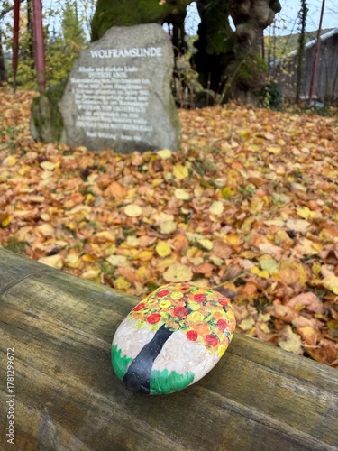 Wolframslinde mit Wanderstein 2025-10-22 17.06.58