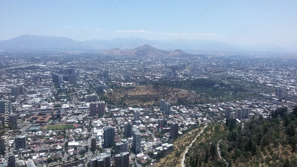 Obraz premium Vista de los rascacielos de la ciudad de Santiago